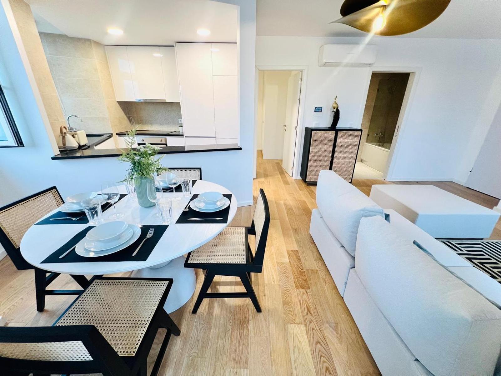Apartment Pink House Ii Beautiful 2 Bedroom Flat In City Center Lisbon